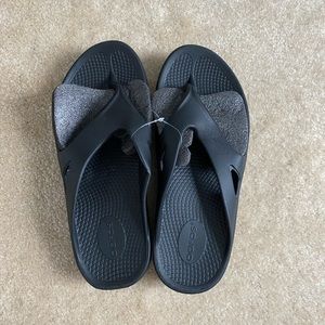 Oofos Unisex Thong Sandals